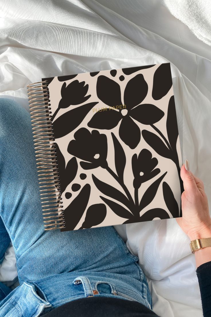 Cuaderno blanco y negro
